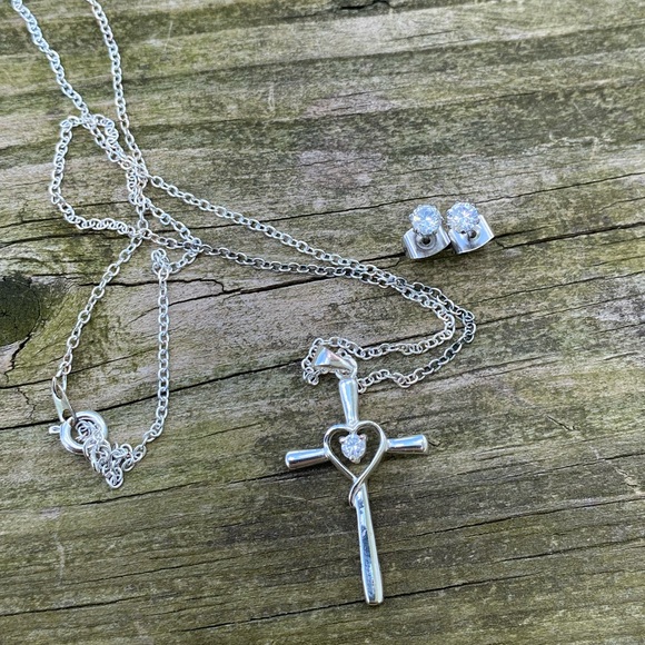 Heart cross and cz stud earring set silver plated new in box - Picture 5 of 8